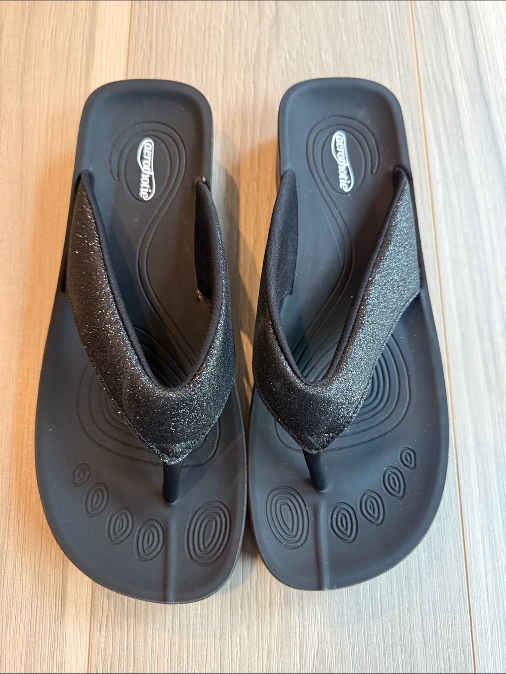 Aerothotic Women's Black Crystal Mist Thong Sandals Size 40 (US 10 )